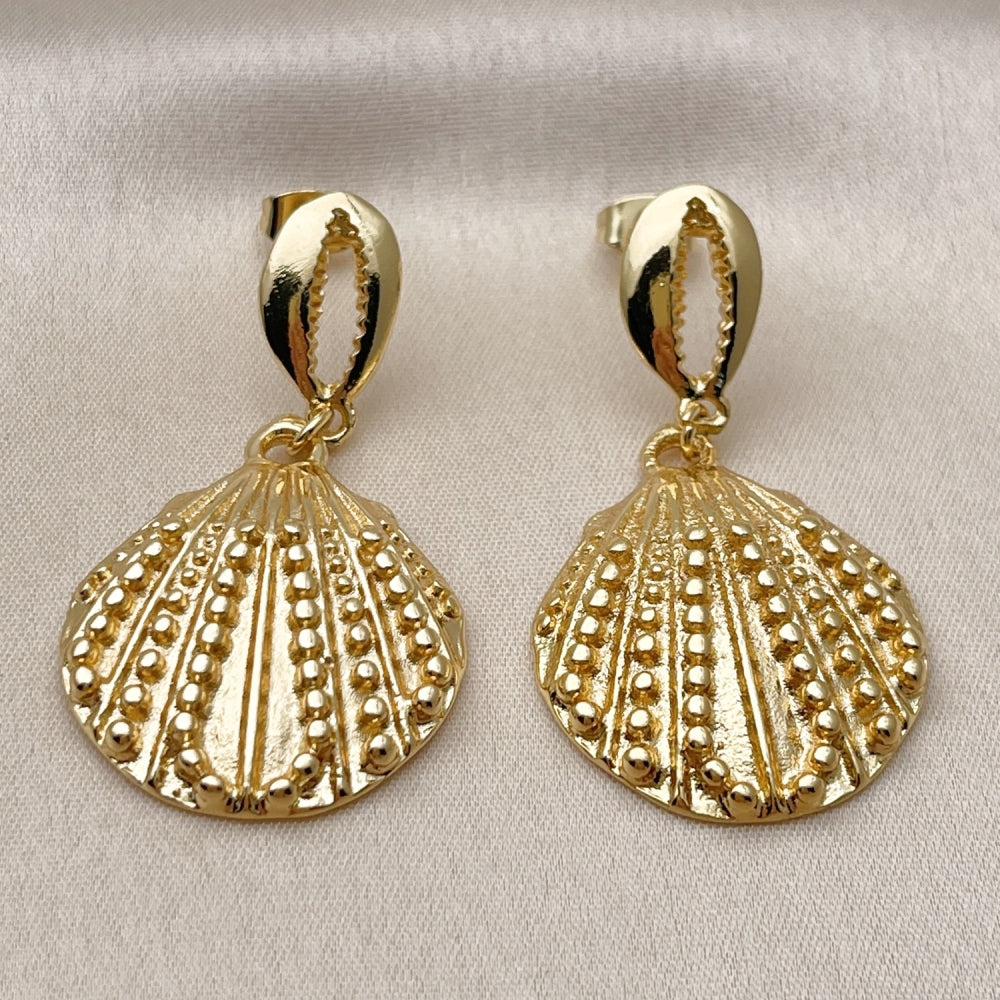 Oro Laminado Dangle Earring, Gold Filled Style Shell Design, Polished, Golden Finish