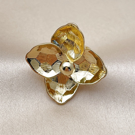 Oro Laminado Elegant Ring, Gold Filled Style Flower Design, Diamond Cutting Finish, Golden Finish