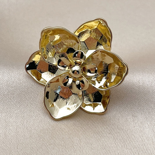 Oro Laminado Elegant Ring, Gold Filled Style Flower Design, Diamond Cutting Finish, Golden Finish