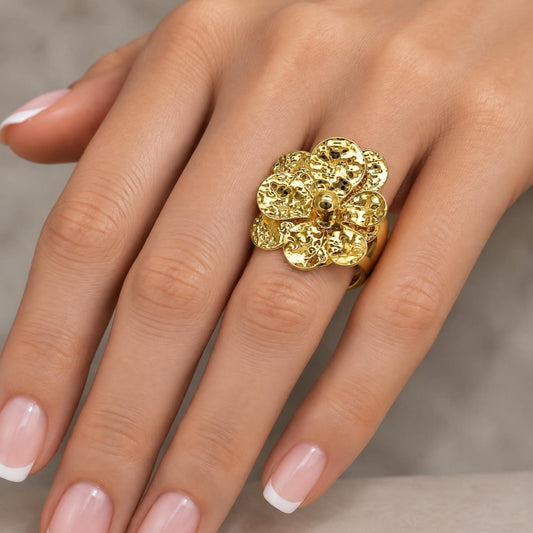 Oro Laminado Elegant Ring, Gold Filled Style Flower Design, Diamond Cutting Finish, Golden Finish