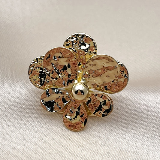 Oro Laminado Elegant Ring, Gold Filled Style Flower Design, Diamond Cutting Finish, Golden Finish