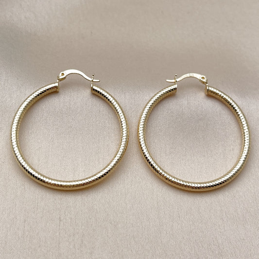 Oro Laminado Medium Hoop, Gold Filled Style Hollow Design, Diamond Cutting Finish, Golden Finish