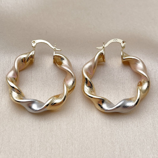 Oro Laminado Medium Hoop, Gold Filled Style Twist and Hollow Design, Diamond Cutting Finish, Tricolor