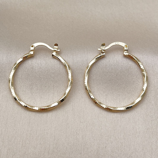 Oro Laminado Medium Hoop, Gold Filled Style Twist Design, Diamond Cutting Finish, Golden Finish