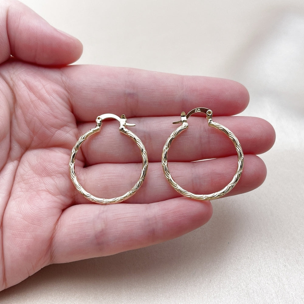 Oro Laminado Medium Hoop, Gold Filled Style Diamond Cutting Finish, Golden Finish