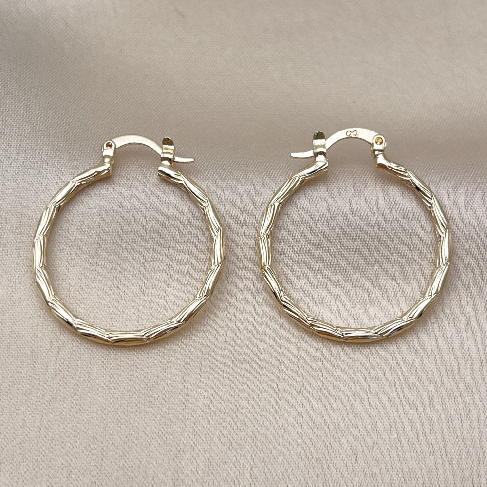 Oro Laminado Medium Hoop, Gold Filled Style Diamond Cutting Finish, Golden Finish