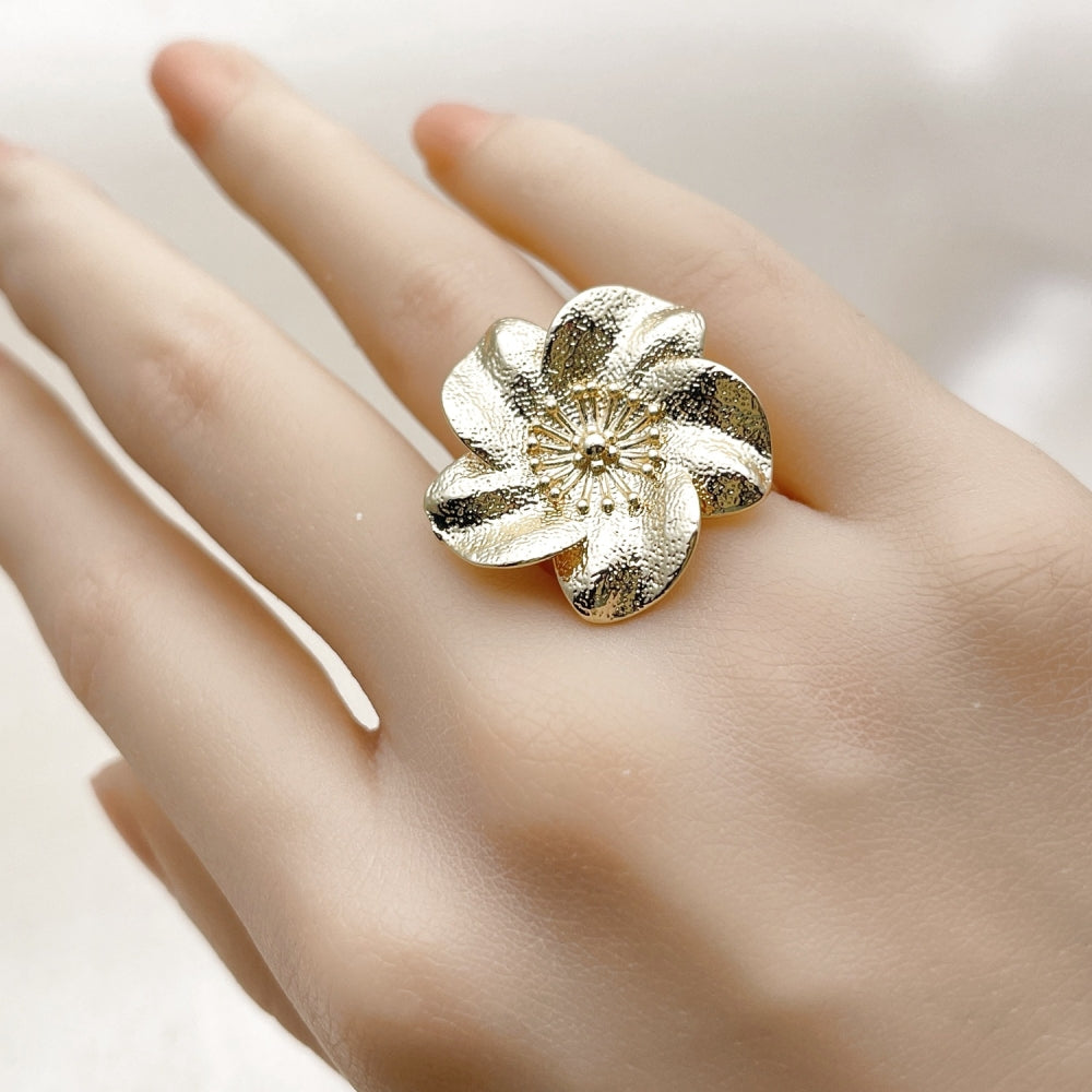 Oro Laminado Elegant Ring, Gold Filled Style Flower Design, Matte Finish, Golden Finish