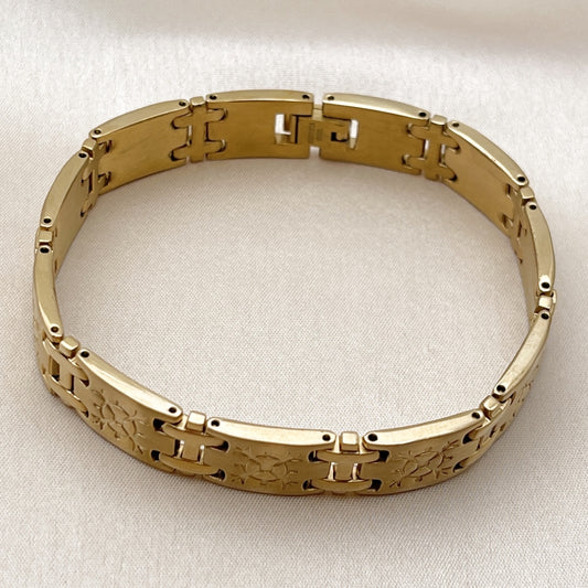 Oro Laminado Solid Bracelet, Gold Filled Style Diamond Cutting Finish, Golden Finish