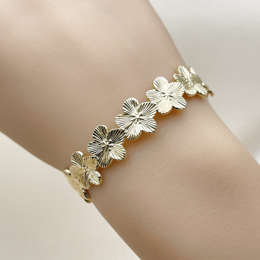 Oro Laminado Individual Bangle, Gold Filled Style Flower Design, Diamond Cutting Finish, Golden Finish