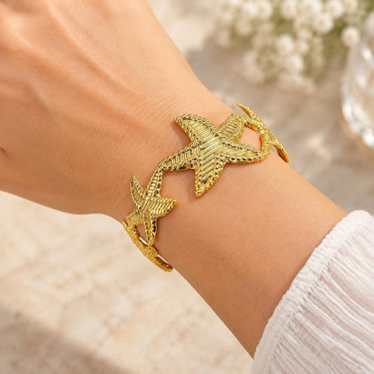 Oro Laminado Individual Bangle, Gold Filled Style Star Design, Diamond Cutting Finish, Golden Finish