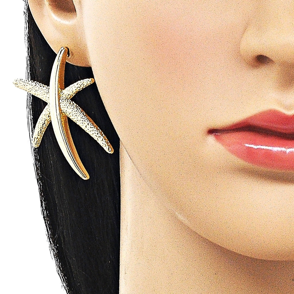 Oro Laminado Stud Earring, Gold Filled Style Leaf Design, Matte Finish, Golden Finish