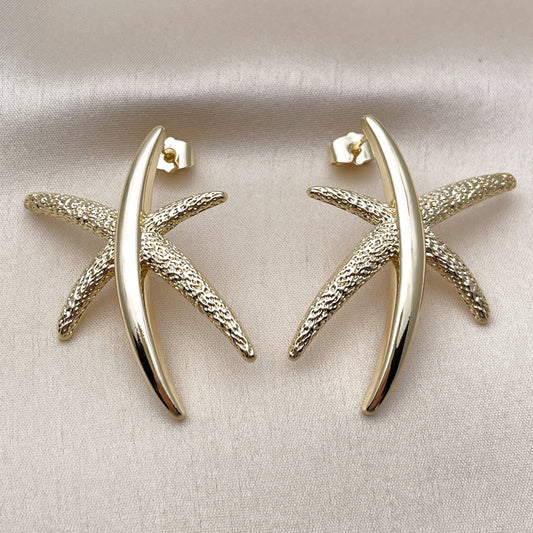 Oro Laminado Stud Earring, Gold Filled Style Leaf Design, Matte Finish, Golden Finish