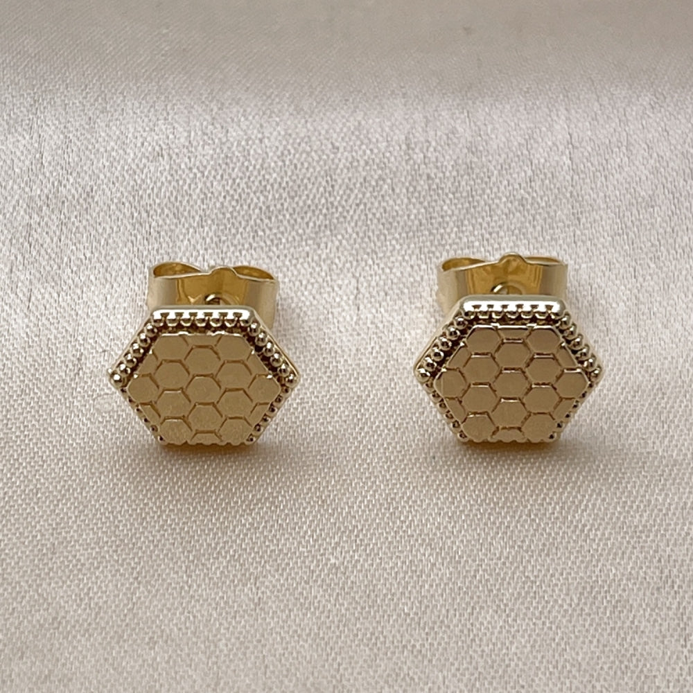 Oro Laminado Stud Earring, Gold Filled Style Diamond Cutting Finish, Golden Finish