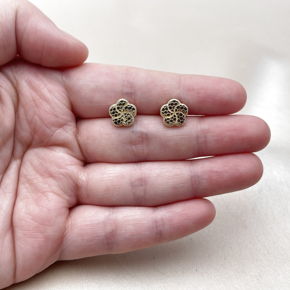 Oro Laminado Stud Earring, Gold Filled Style Flower Design, Diamond Cutting Finish, Golden Finish