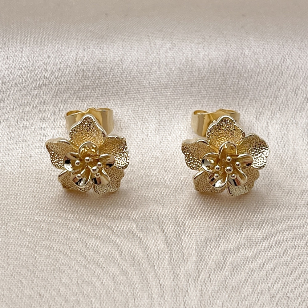 Oro Laminado Stud Earring, Gold Filled Style Flower Design, Matte Finish, Golden Finish