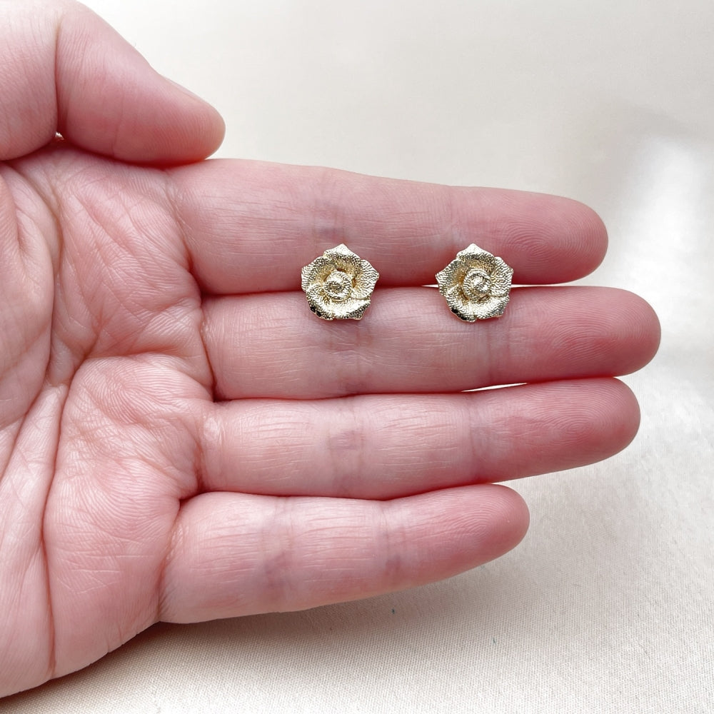 Oro Laminado Stud Earring, Gold Filled Style Flower Design, Matte Finish, Golden Finish