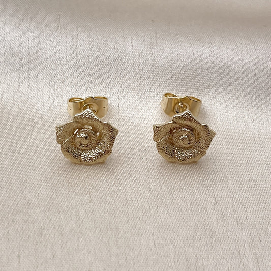 Oro Laminado Stud Earring, Gold Filled Style Flower Design, Matte Finish, Golden Finish