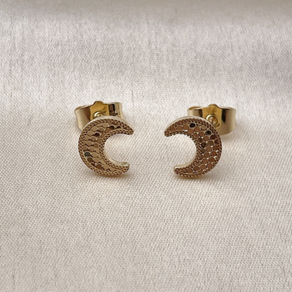Oro Laminado Stud Earring, Gold Filled Style Moon Design, Diamond Cutting Finish, Golden Finish