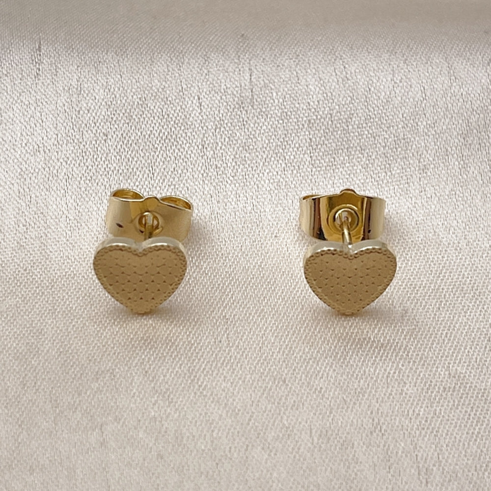 Oro Laminado Stud Earring, Gold Filled Style Heart Design, Diamond Cutting Finish, Golden Finish