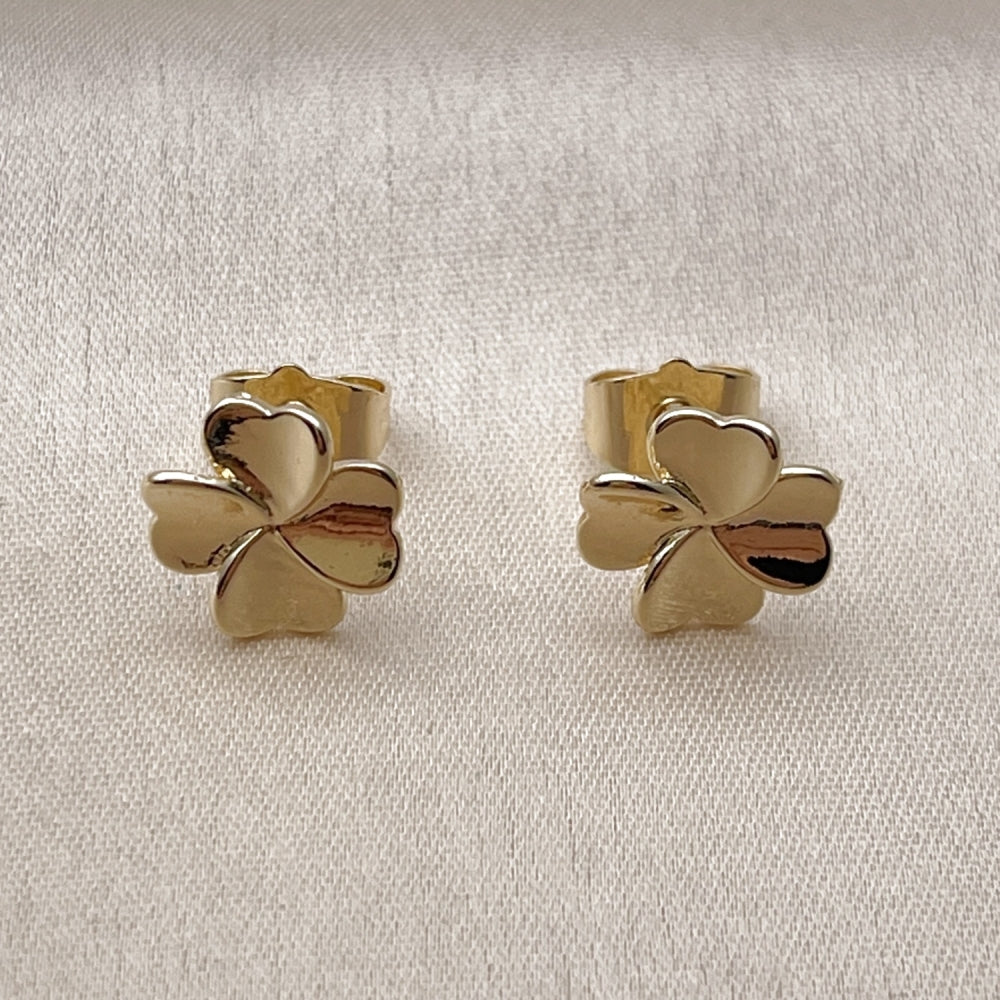 Oro Laminado Stud Earring, Gold Filled Style Four-leaf Clover and Heart Design, Polished, Golden Finish