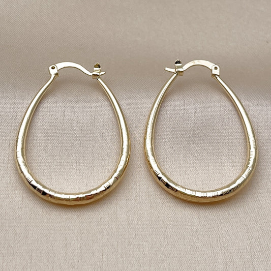 Oro Laminado Medium Hoop, Gold Filled Style Hollow Design, Diamond Cutting Finish, Golden Finish