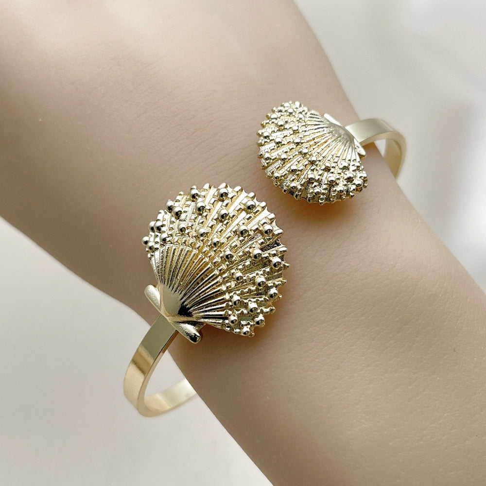 Oro Laminado Individual Bangle, Gold Filled Style Shell Design, Diamond Cutting Finish, Golden Finish