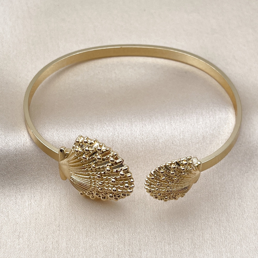 Oro Laminado Individual Bangle, Gold Filled Style Shell Design, Diamond Cutting Finish, Golden Finish