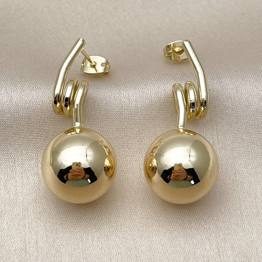 Oro Laminado Stud Earring, Gold Filled Style Ball and Hollow Design, Polished, Golden Finish