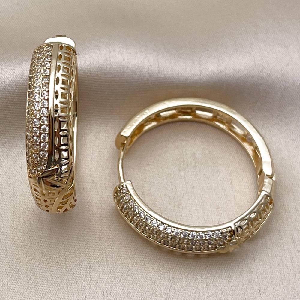Oro Laminado Huggie Hoop, Gold Filled Style Leaf Design, with White Cubic Zirconia, Polished, Golden Finish