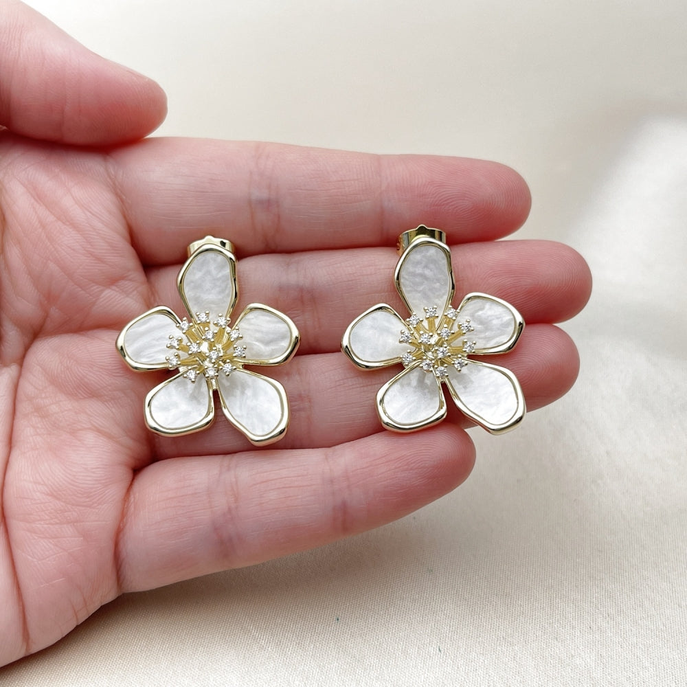 Oro Laminado Stud Earring, Gold Filled Style Flower Design, with Ivory Mother of Pearl and White Cubic Zirconia, Polished, Golden Finish