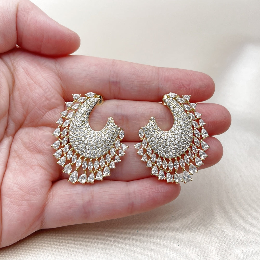 Oro Laminado Stud Earring, Gold Filled Style Teardrop Design, with White Cubic Zirconia, Polished, Golden Finish