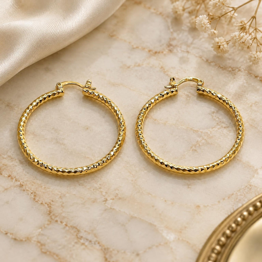 Oro Laminado Medium Hoop, Gold Filled Style Diamond Cutting Finish, Golden Finish