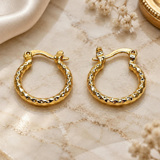 Oro Laminado Small Hoop, Gold Filled Style Diamond Cutting Finish, Golden Finish
