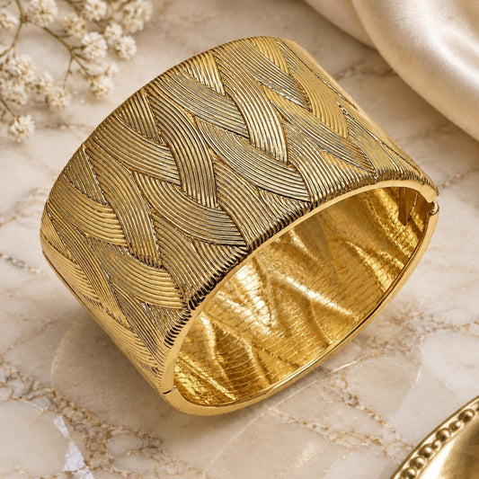 Oro Laminado Individual Bangle, Gold Filled Style Twist Design, Diamond Cutting Finish, Golden Finish