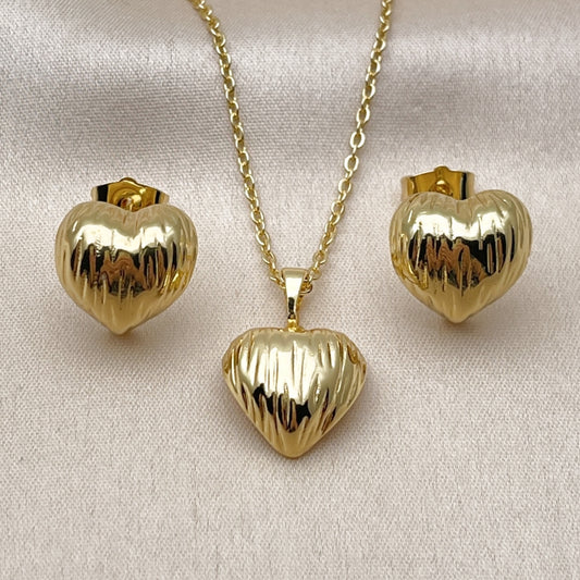 Oro Laminado Earring and Pendant Adult Set, Gold Filled Style Heart Design, Diamond Cutting Finish, Golden Finish