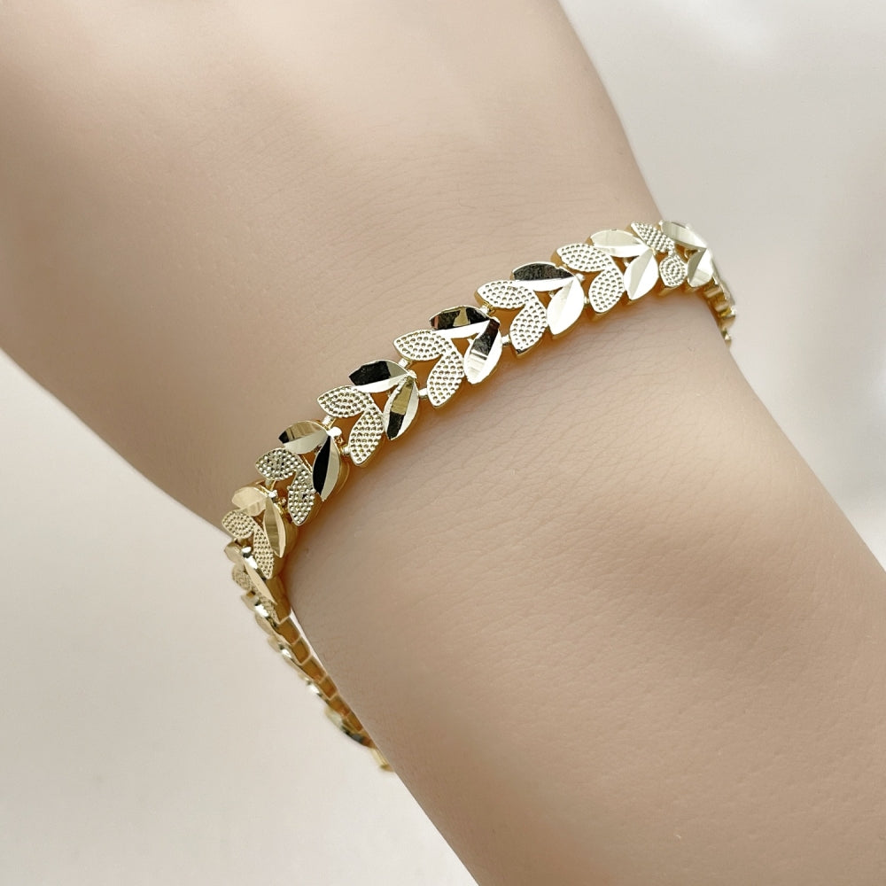 Oro Laminado Solid Bracelet, Gold Filled Style Four-leaf Clover Design, Diamond Cutting Finish, Golden Finish