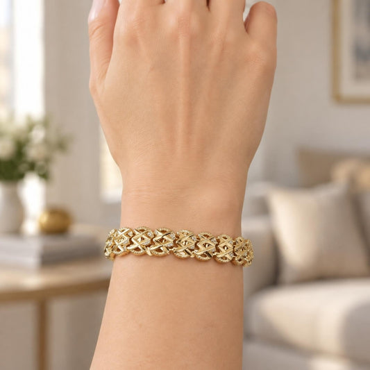 Oro Laminado Solid Bracelet, Gold Filled Style Heart Design, Diamond Cutting Finish, Golden Finish