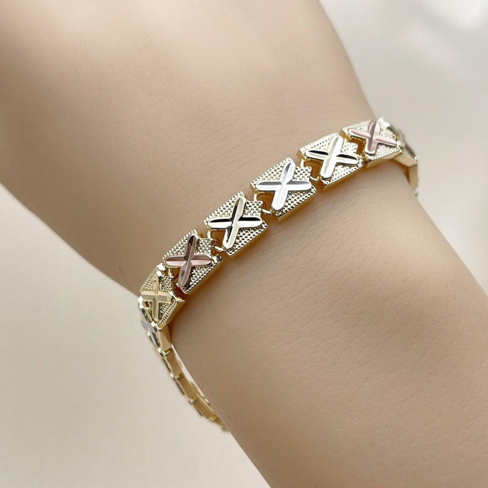 Oro Laminado Solid Bracelet, Gold Filled Style Diamond Cutting Finish, Tricolor