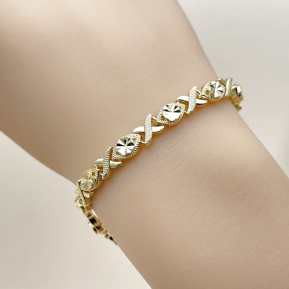 Oro Laminado Solid Bracelet, Gold Filled Style Hugs and Kisses Design, Diamond Cutting Finish, Golden Finish