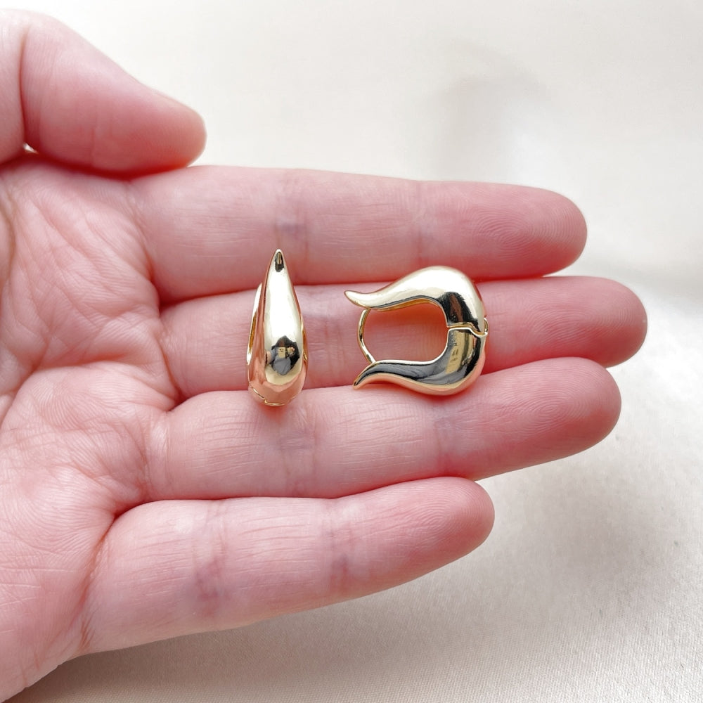 Oro Laminado Huggie Hoop, Gold Filled Style Polished, Golden Finish