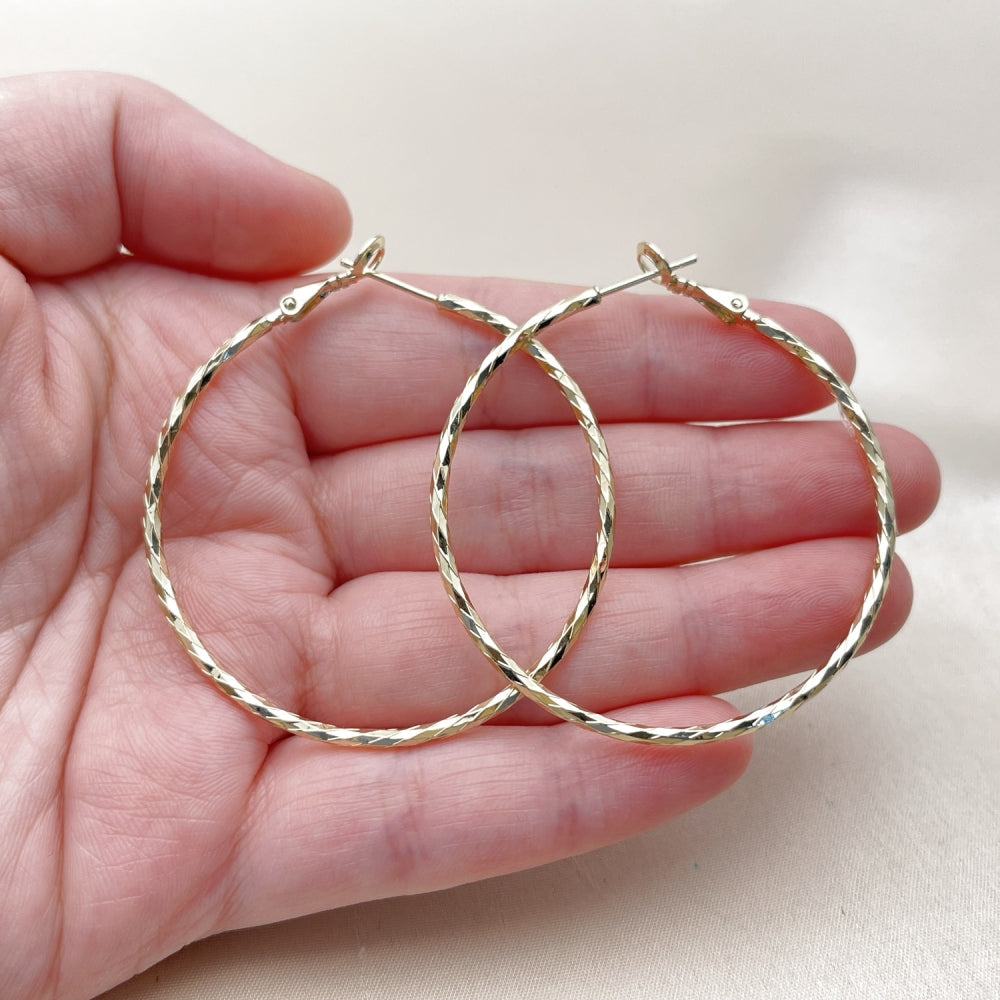 Oro Laminado Medium Hoop, Gold Filled Style Diamond Cutting Finish, Golden Finish