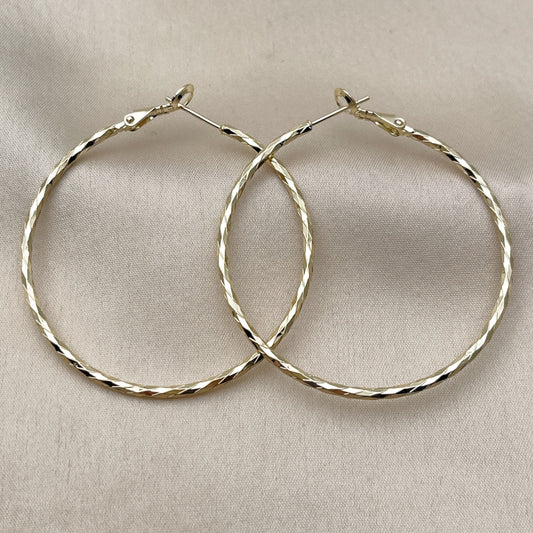 Oro Laminado Medium Hoop, Gold Filled Style Diamond Cutting Finish, Golden Finish