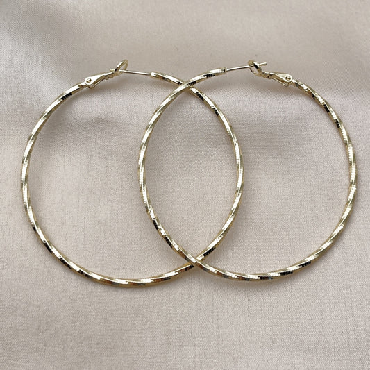 Oro Laminado Medium Hoop, Gold Filled Style Twist Design, Diamond Cutting Finish, Golden Finish