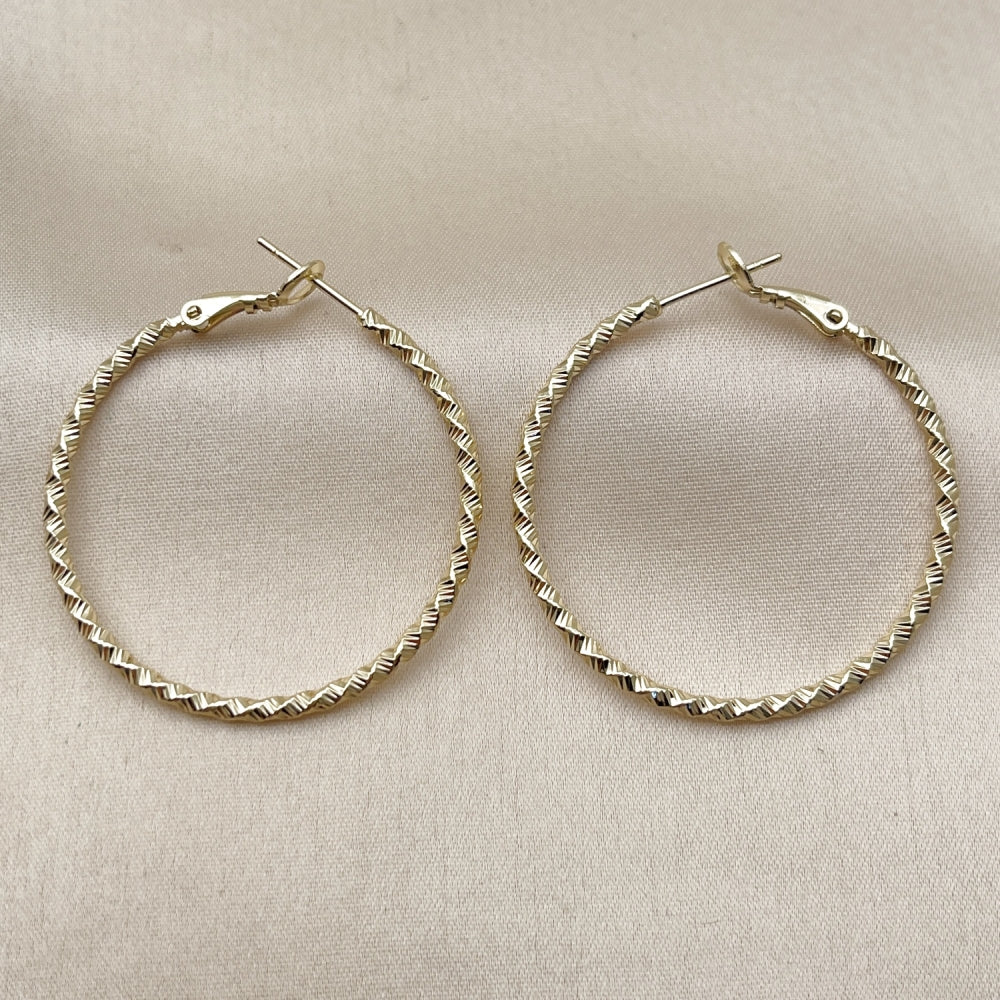 Oro Laminado Medium Hoop, Gold Filled Style Twist Design, Diamond Cutting Finish, Golden Finish