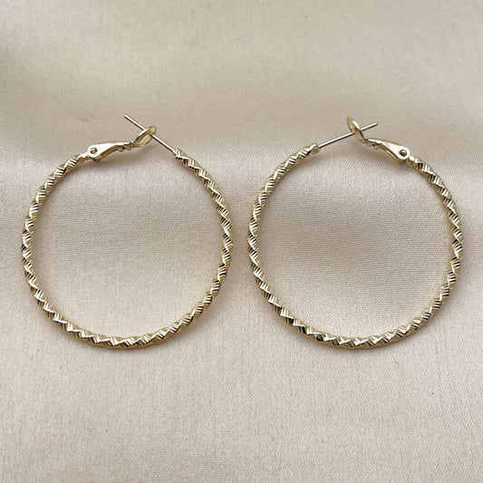 Oro Laminado Medium Hoop, Gold Filled Style Twist Design, Diamond Cutting Finish, Golden Finish