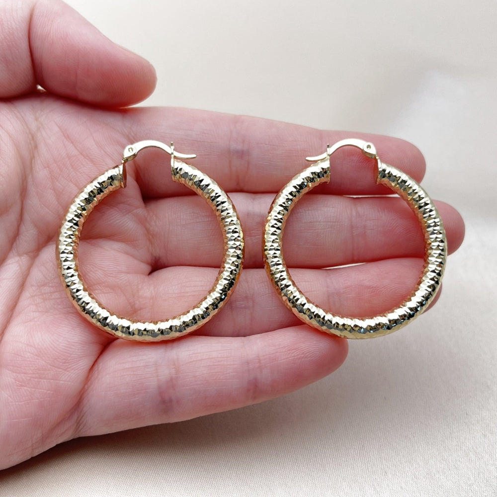Oro Laminado Medium Hoop, Gold Filled Style Hollow Design, Diamond Cutting Finish, Golden Finish