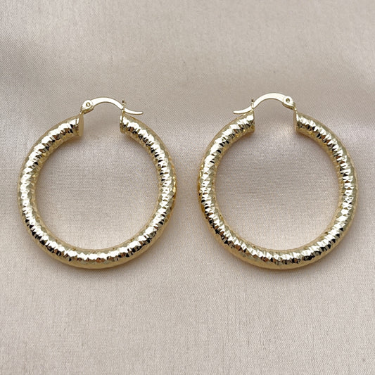 Oro Laminado Medium Hoop, Gold Filled Style Hollow Design, Diamond Cutting Finish, Golden Finish