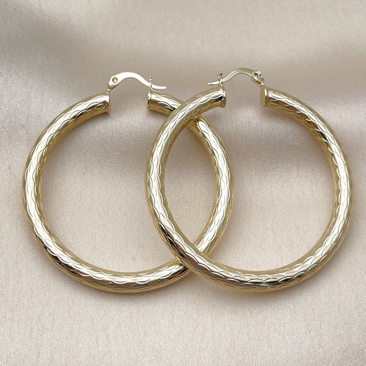 Oro Laminado Medium Hoop, Gold Filled Style Hollow Design, Diamond Cutting Finish, Golden Finish