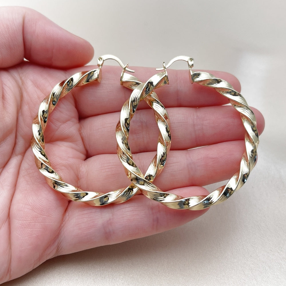 Oro Laminado Large Hoop, Gold Filled Style Twist and Hollow Design, Diamond Cutting Finish, Golden Finish