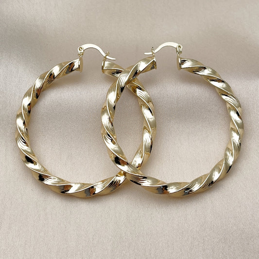 Oro Laminado Large Hoop, Gold Filled Style Twist and Hollow Design, Diamond Cutting Finish, Golden Finish
